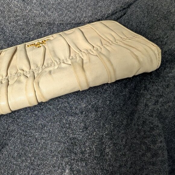 Authentic Prada Tufted Leather Zip Wallet with Original Authenticity Card - Picture 3 of 9